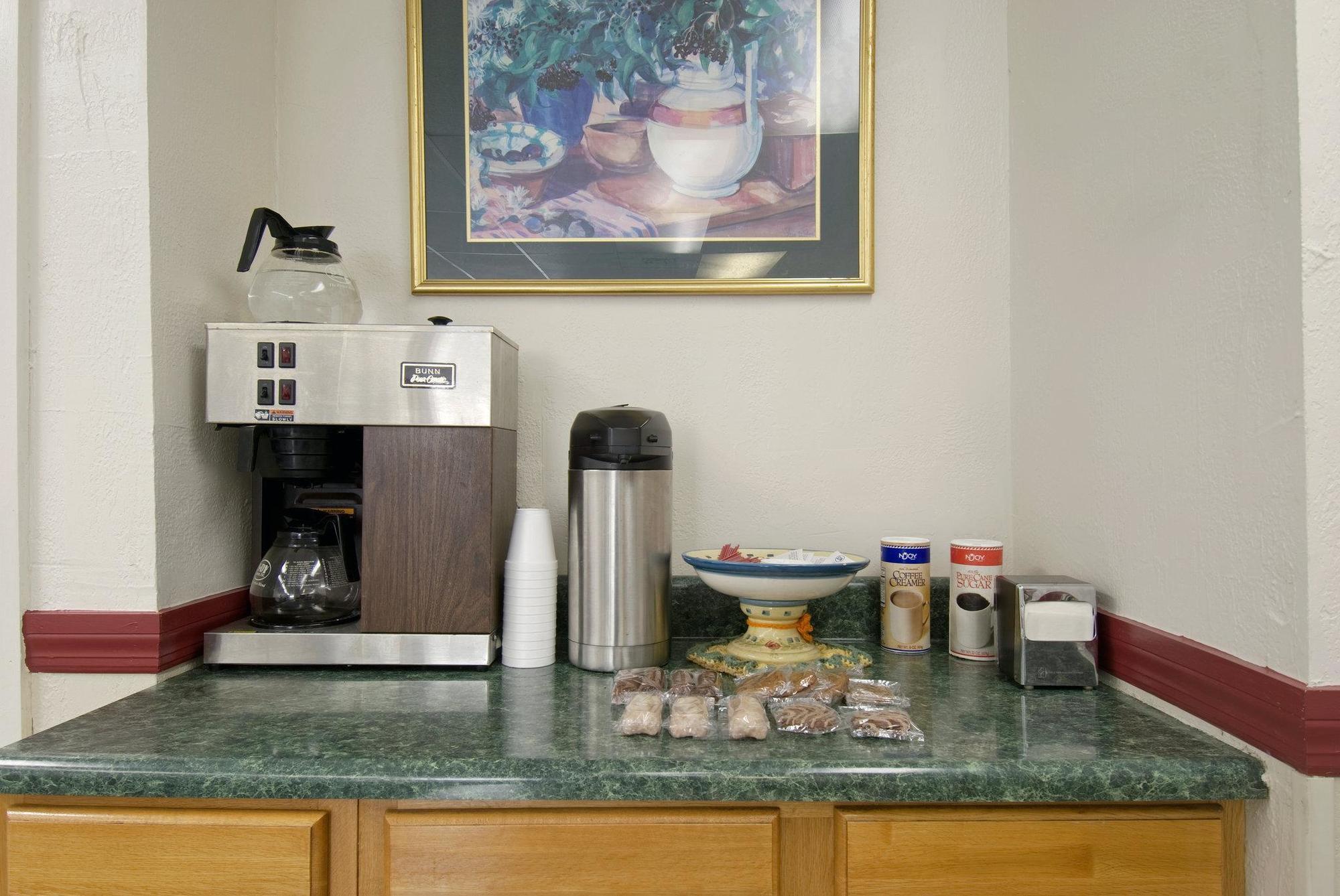 America'S Best Value Inn - Гейнсвилл Экстерьер фото