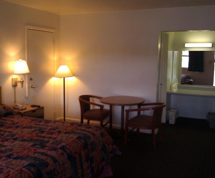 America'S Best Value Inn - Гейнсвилл Экстерьер фото